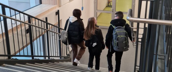 Schulschluss_Treppenhaus